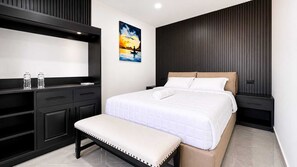 Habitación Deluxe, vista a la playa | Caja de seguridad en la habitación y cortinas blackout 