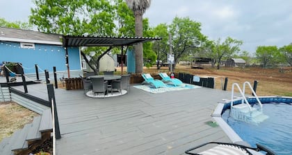 Cozy 1-bedroom cottage in serene Jourdanton with private pool and deck.