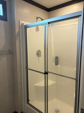 Shower, hair dryer, towels, soap - Cozy 1-bedroom cottage in serene Jourdanton with private pool and deck. (Jourdanton)