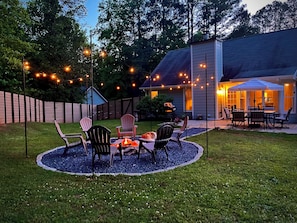 Outdoor dining - 3bd/2ba Dream Home, Fenced Yard with Hot Tub, Fire Pit, PET FRIENDLY, in Newnan! (Newnan)