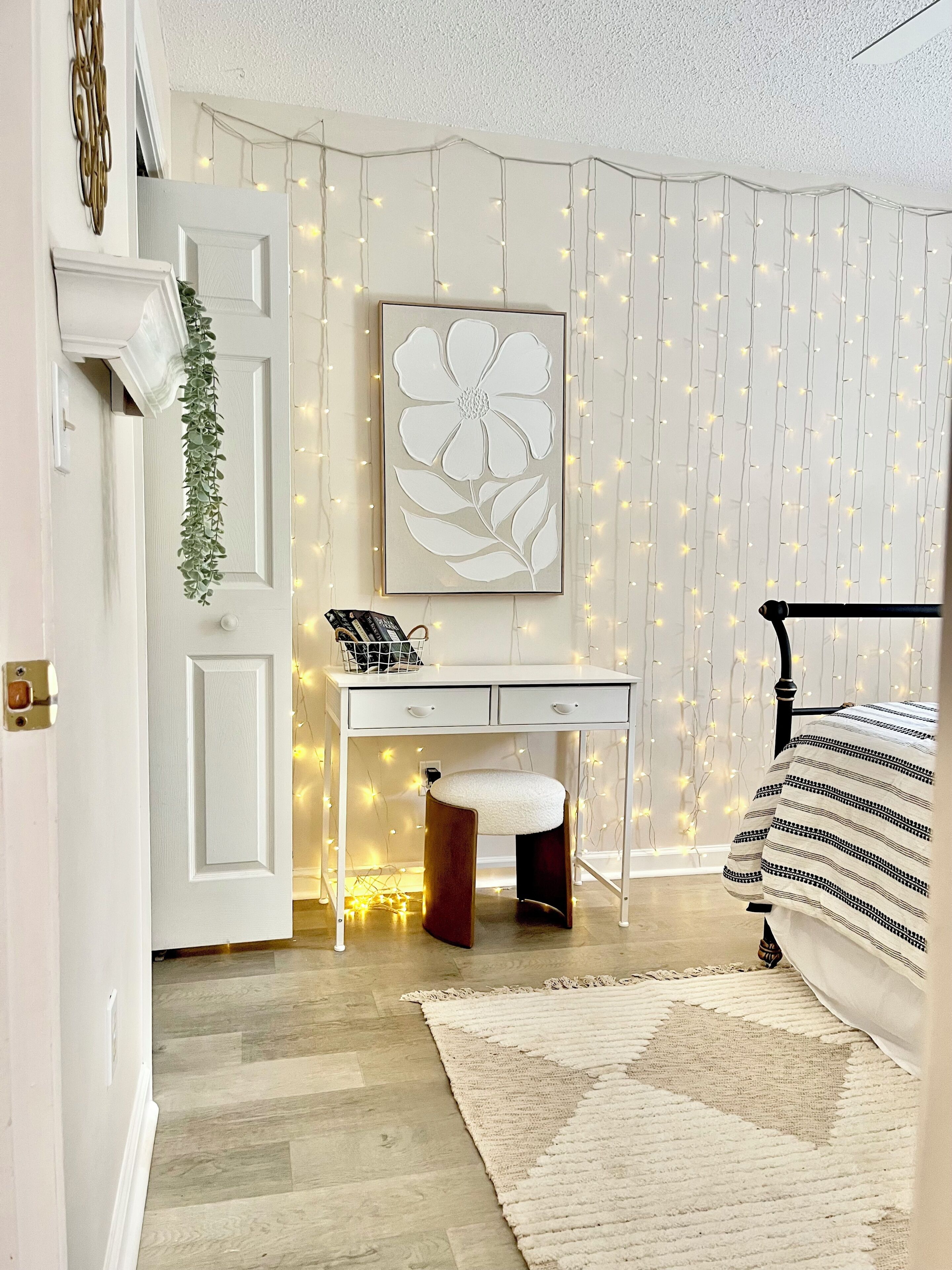 Tabla de planchar con plancha, wifi y ropa de cama 