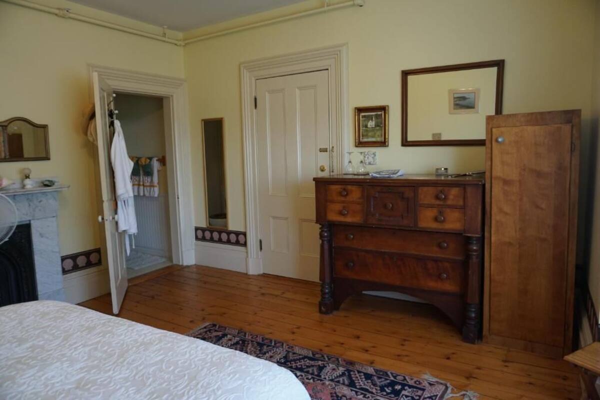 Deluxe Room, 1 Queen Bed, River View (The Cavendish Room)