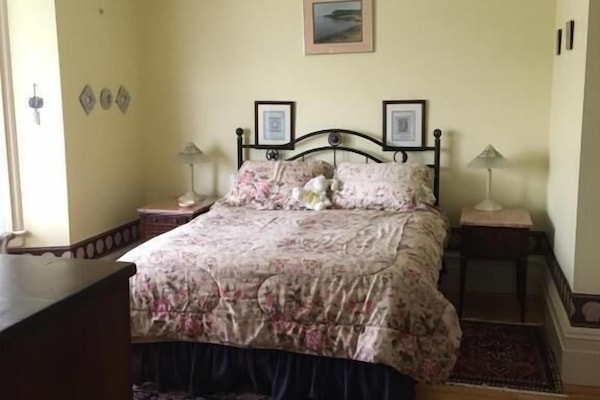 Deluxe Room, 1 Queen Bed, River View (The Cavendish Room) | WiFi (free)