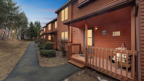 Arena by Avantstay Sauna + Indoor Heated Pool + Rec Center Near Gore Mtn