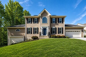 Exterior - Stellar Lakefront Oasis With Kayaks, Sup, Firepits, Dock, & Games - Dog-friendly (Mineral)