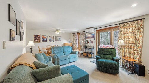 Chatiemac by Avantstay Wood Fireplace + Resort Pool + Game Room Ski Retreat