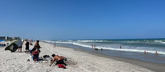 Cocoa Beach - Beachside - Steps to the Beach & Rocket Launch Views!