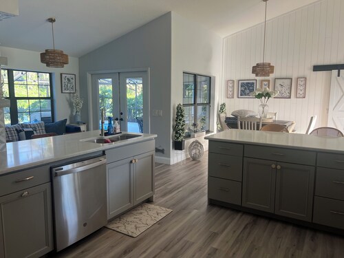 3 min to WEC, 10 min to HITS, beautiful 4 bedroom home w pool in Golden Hills