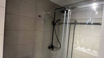 Gratis toiletartikelen, zeep, shampoo, toiletpapier
