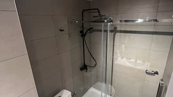 Free toiletries, soap, shampoo, toilet paper
