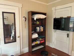 Interior - Sunny furnished 2nd floor apartment in trendy Temescal neighborhood (Oakland)