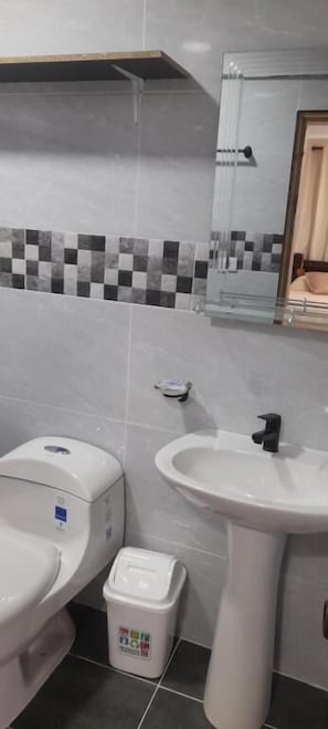 Bathroom - nature view (isla)