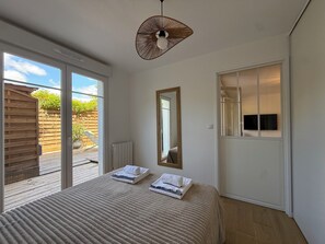 Room - APARTEMENT LE TEYCHAN - Nature & Comfort Apt in Arès – 4 Guests (Arès)