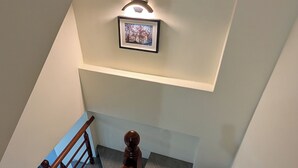 A staircase with wooden handrails and a framed picture on the wall. - Johnson Bros Inn Taitung (Taitung)