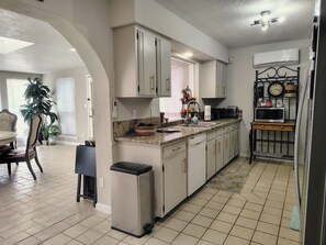 Private kitchen - El Paso's Premiere Short to Mid Term Rental (El Paso)
