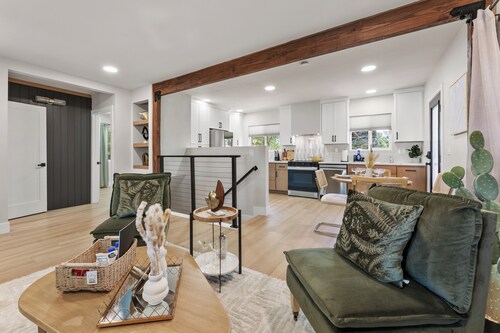 Charming House in Midtown District walking distance from restaurants