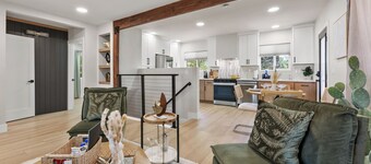 Charming House in Midtown District walking distance from restaurants