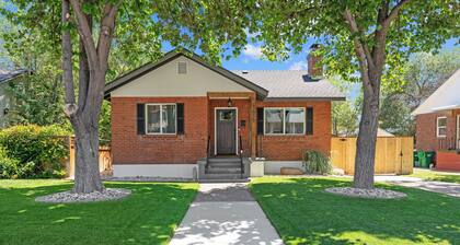 Charming House in Midtown District walking distance from restaurants
