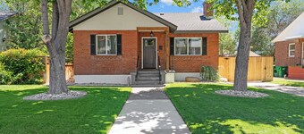 Charming House in Midtown District walking distance from restaurants