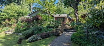 Snug Cove Garden Cottage - Hidden Garden Gem Steps From Everything