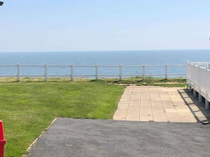 Property grounds - HOPTON HOLIDAY VILLAGE - SEAVIEW CARAVAN, with pool in Hopton-On-Sea (Great Yarmouth)