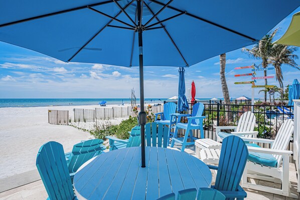Outdoor dining - Aloha Paradise - Beachfront Condo Stunning Upgrades 3BR/2.5 BA Steps to Sand (Indian Rocks Beach)
