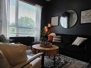 TV - Modern 2BR Retreat | Hot Tub & Walk to Downtown (Boise)