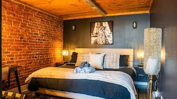 2 bedrooms, desk, iron/ironing board, WiFi