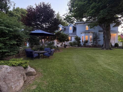 Charming 1870 Farmhouse Near Beach & Fishing