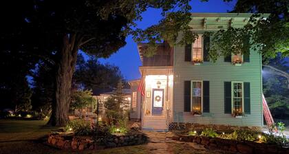 Charming 1870 Farmhouse Near Beach & Fishing