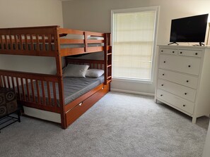 3 bedrooms, WiFi, bed sheets, wheelchair access