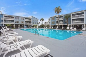 Pool - Charming Spacious Condo w/Private Balcony in Gulf Shores, Pool & Hot Tub (Gulf Shores)