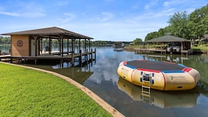 A water body with docks, a floating platform, and a gazebo. - Lake Sinclair Paradise|Beach|Game Rm|Dog-Friendly (Eatonton)