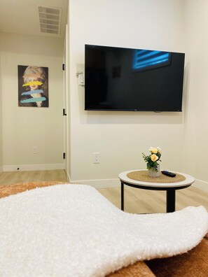 Interior - *BRAND NEW*Downtown*Rogers Place*Cozy Guest Suite (Edmonton)