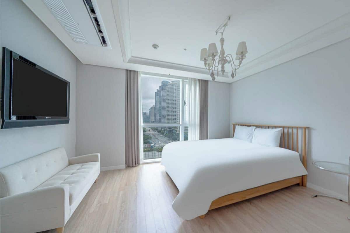 WiFi (free), bed sheets