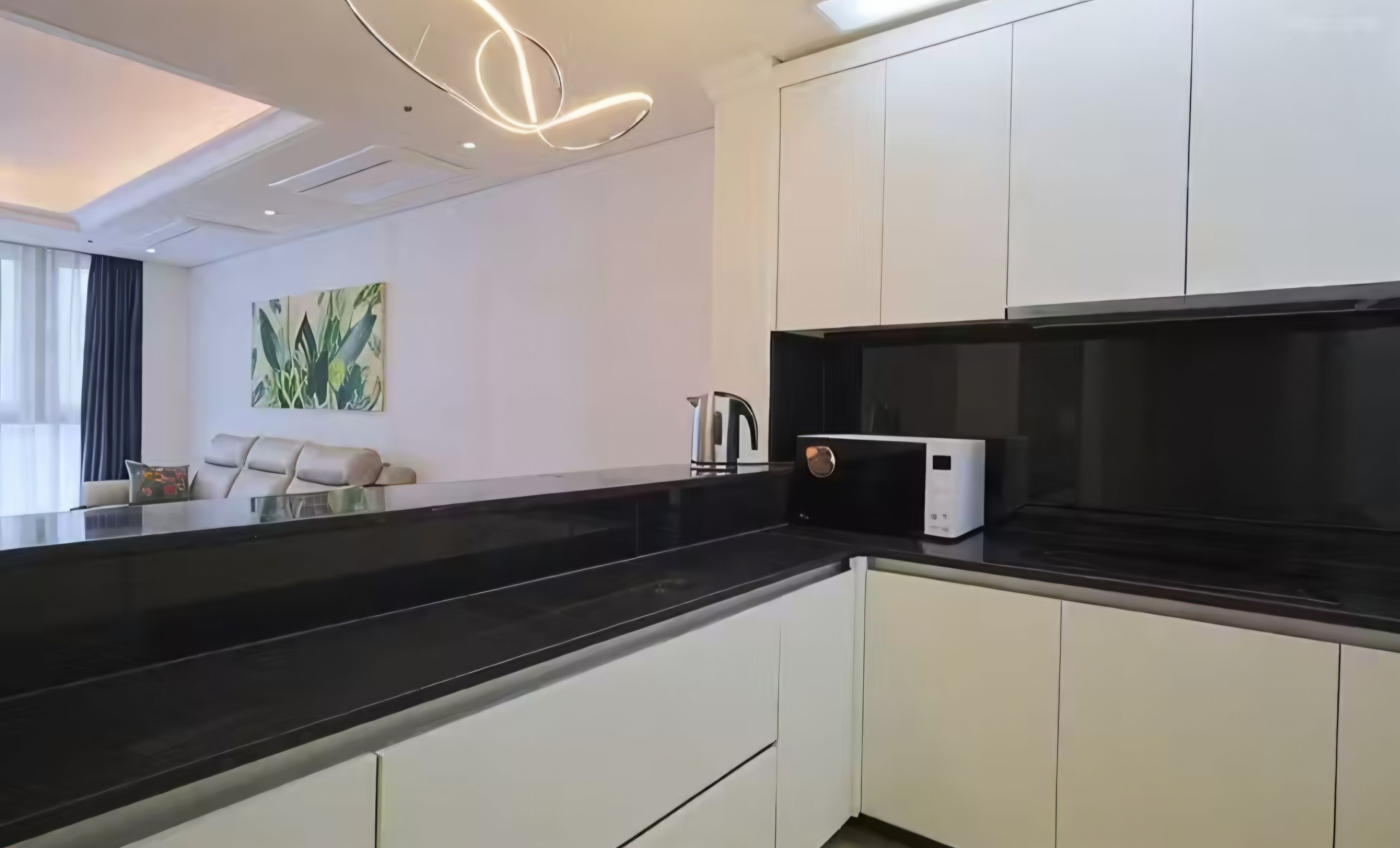 Family Suite, Non Smoking, City View | Private kitchen