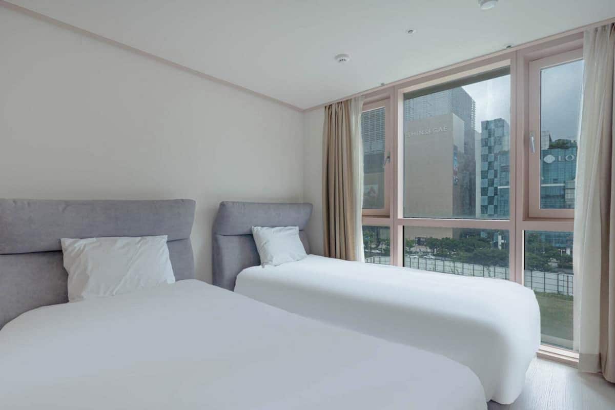 WiFi (free), bed sheets