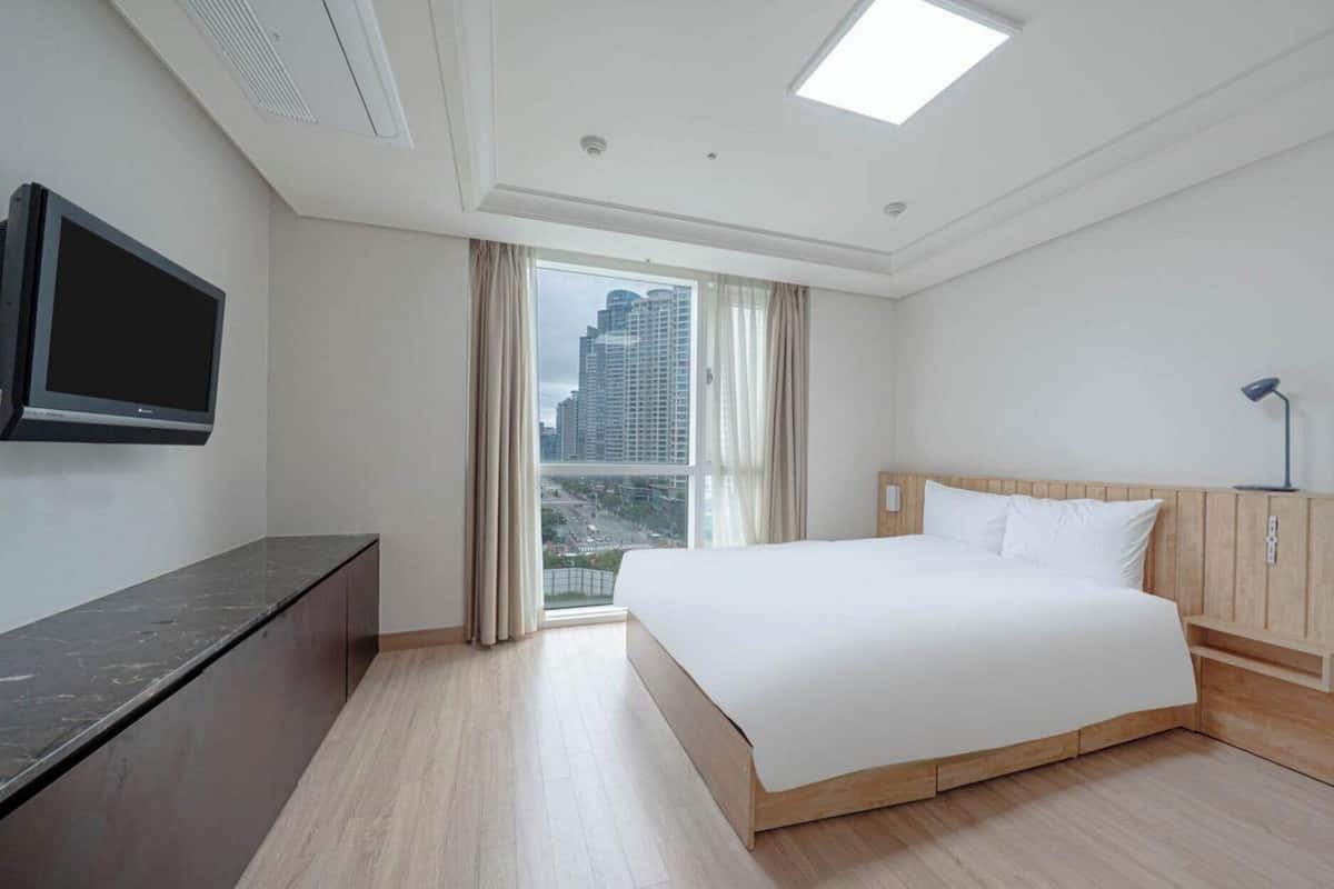 WiFi (free), bed sheets