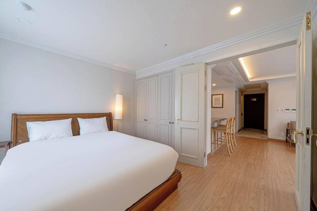 WiFi (free), bed sheets