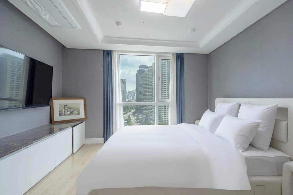 WiFi (free), bed sheets