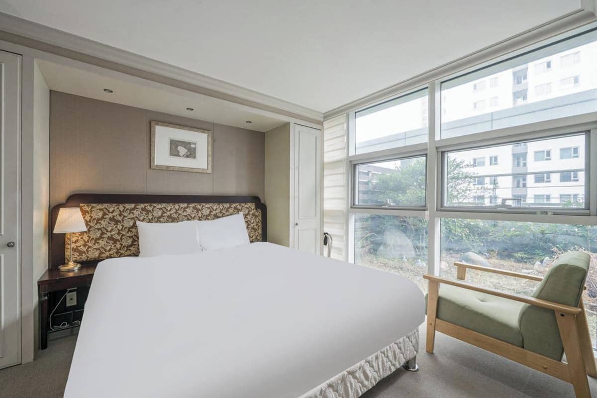 WiFi (free), bed sheets