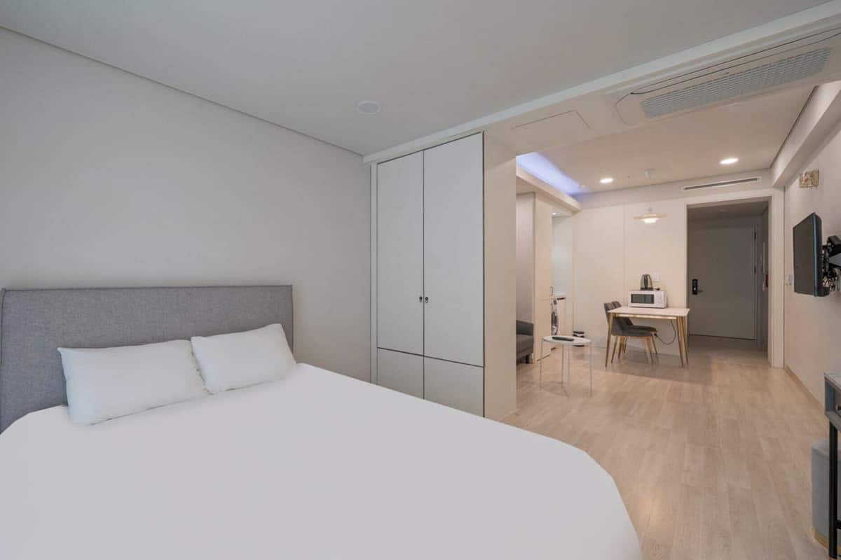 WiFi (free), bed sheets