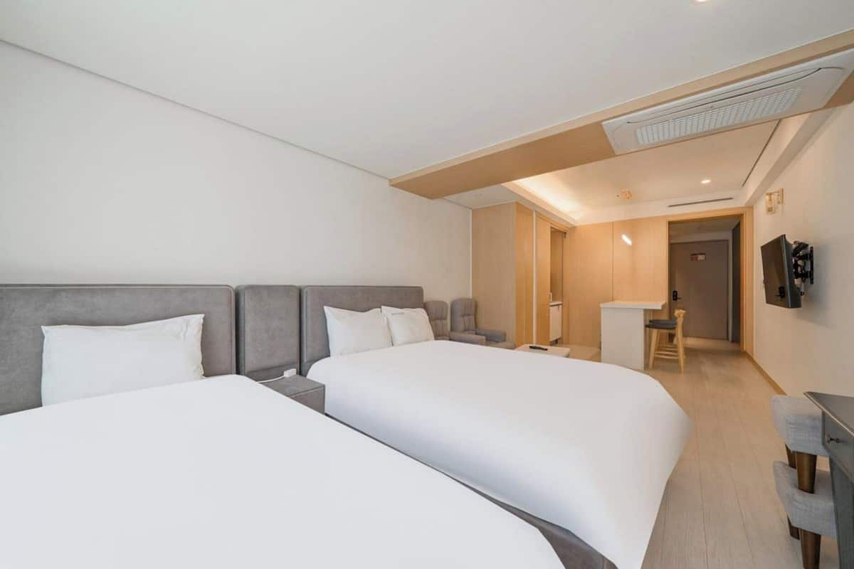 Special Offer -Superior Twin | WiFi (free), bed sheets