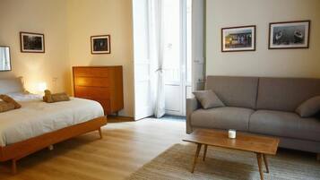 Camera quadrupla, balcone, vista città | Wi-Fi gratuito