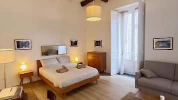 Camera quadrupla, balcone, vista città | Wi-Fi gratuito