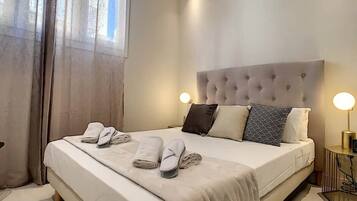 Iron/ironing board, WiFi, bed sheets