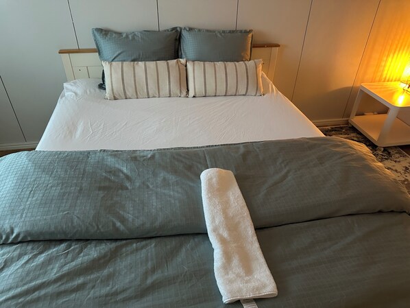 2 bedrooms, iron/ironing board, WiFi, bed sheets