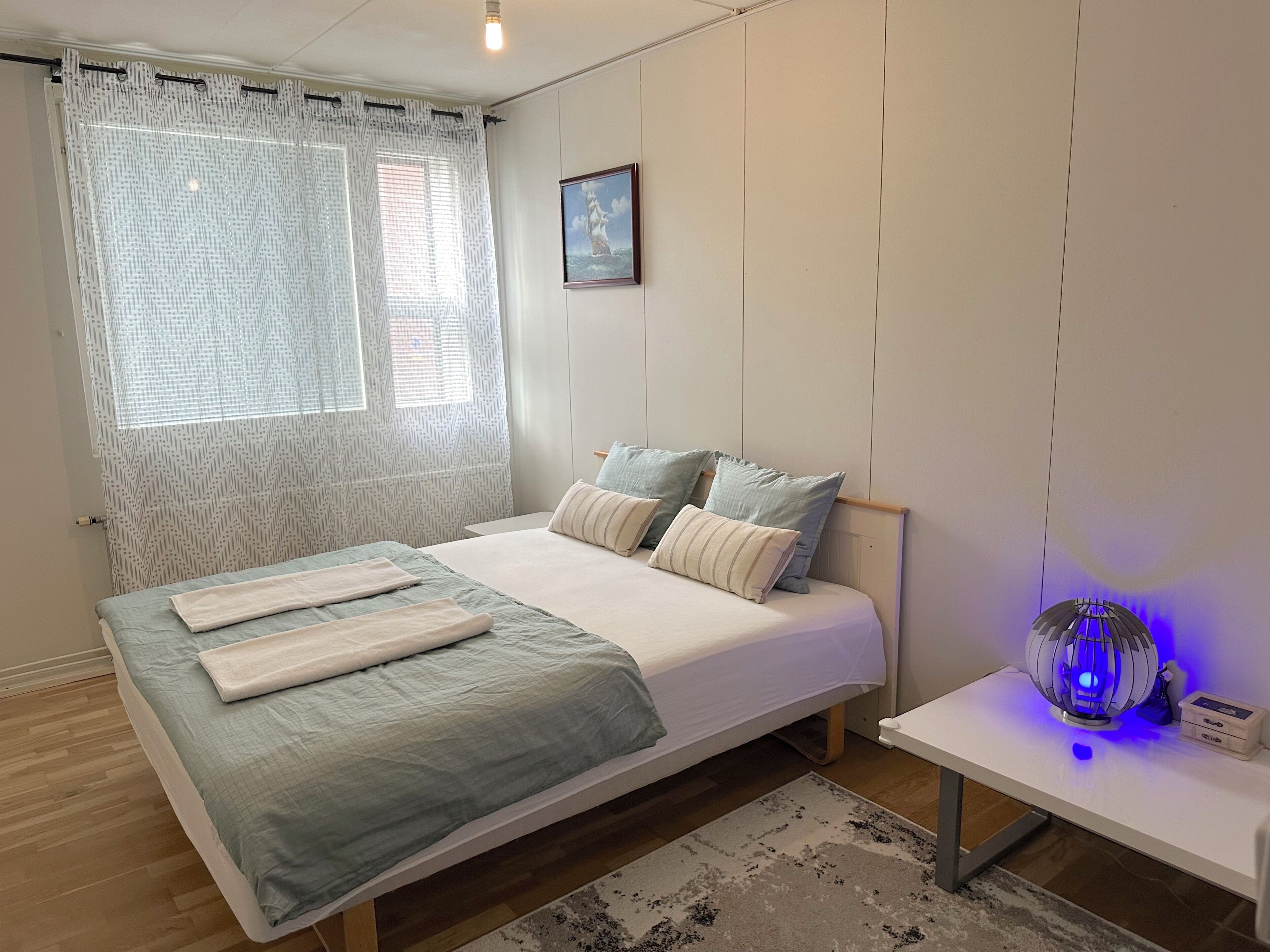 2 makuuhuonetta, silitysrauta/-lauta, ilmainen Wi-Fi, vuodevaatteet