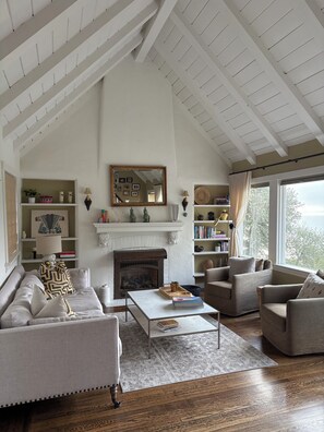 Smart TV - Amazing 3-bedroom house in Sausalito Hills perfect for your getaway (Sausalito)