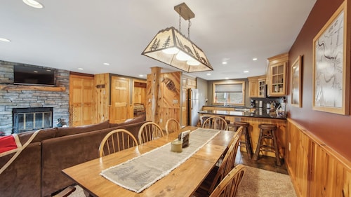 Lies by Avantstay Indoor Heated Pool + Game Lounge Pool Table + Foosball
